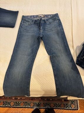 Womens Flared Mid-Rise Jeans in Blue Wash